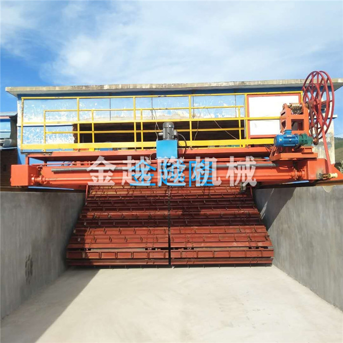 鏈板式翻堆機(圖1) 鏈板式翻堆機(圖1)